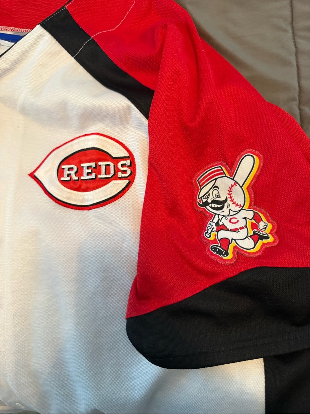 Cincinnati Reds jerseys - Picture 2 of 7